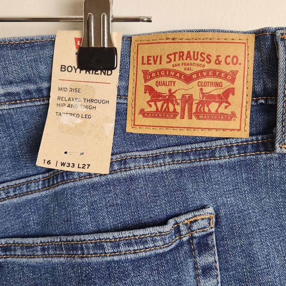 Levi's Boyfriend Relaxed Distressed Mid Rise Size 16, 33/27 NWT NEW - Picture 5 of 8